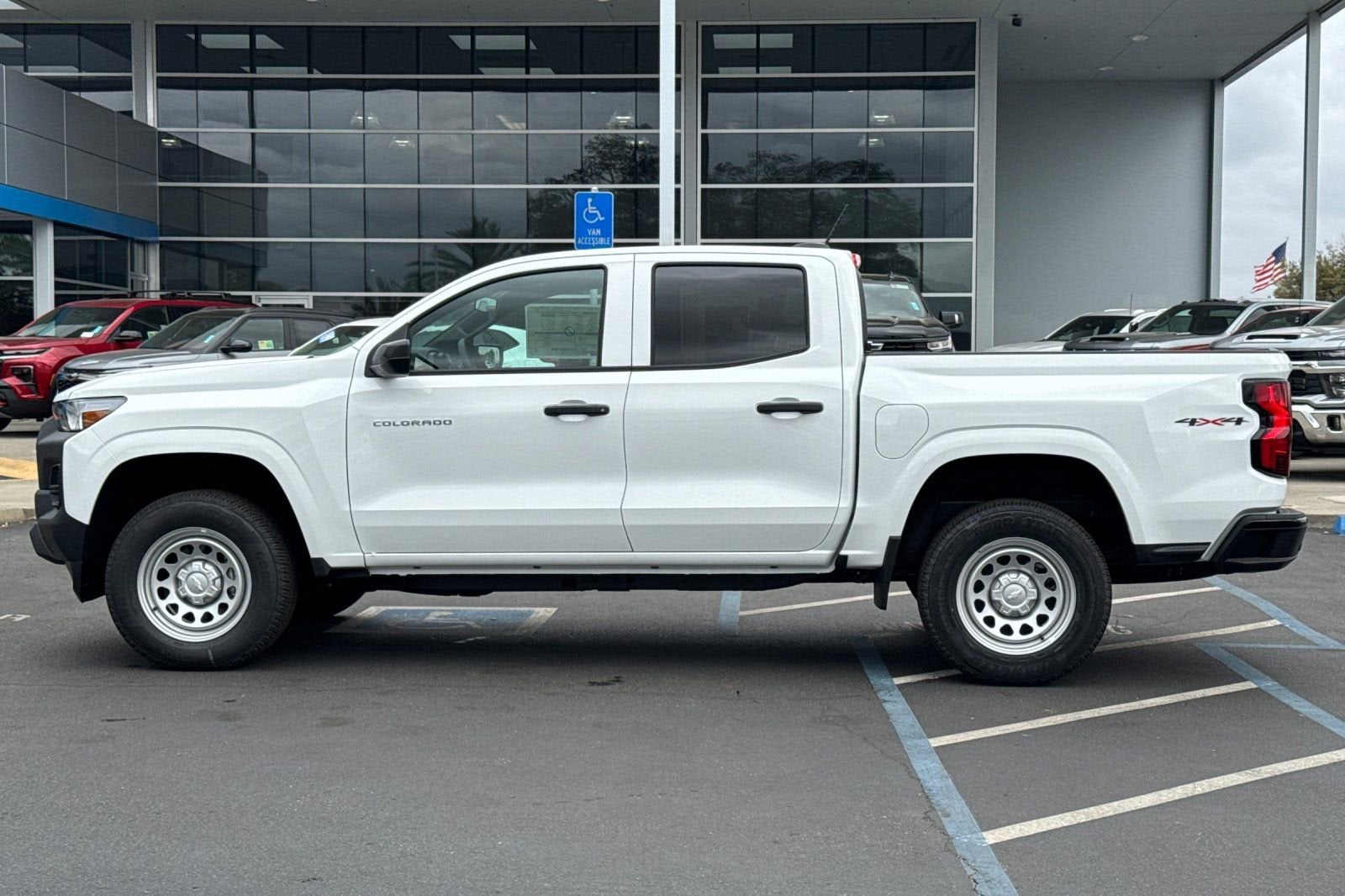 2025 Chevrolet Colorado WT/LT