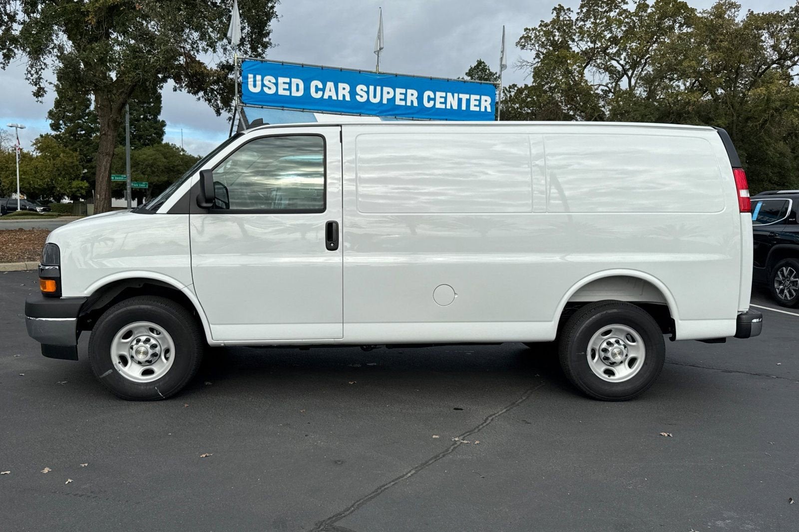 2025 Chevrolet Express Cargo 2500 WT