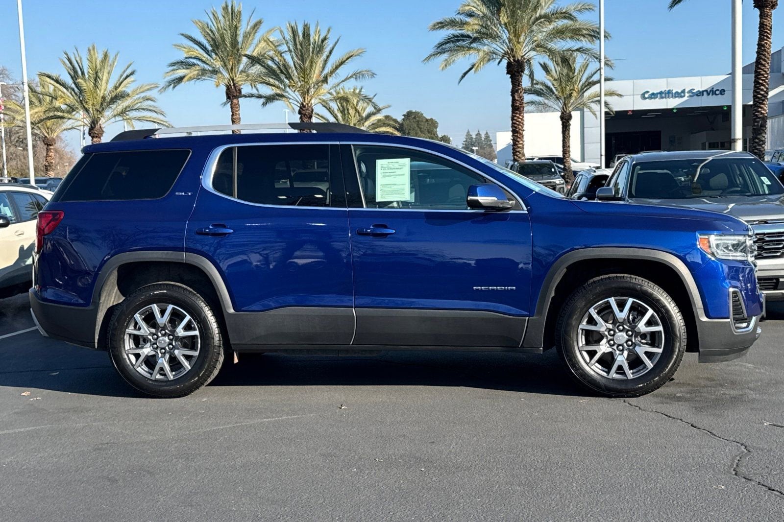 2023 GMC Acadia SLT