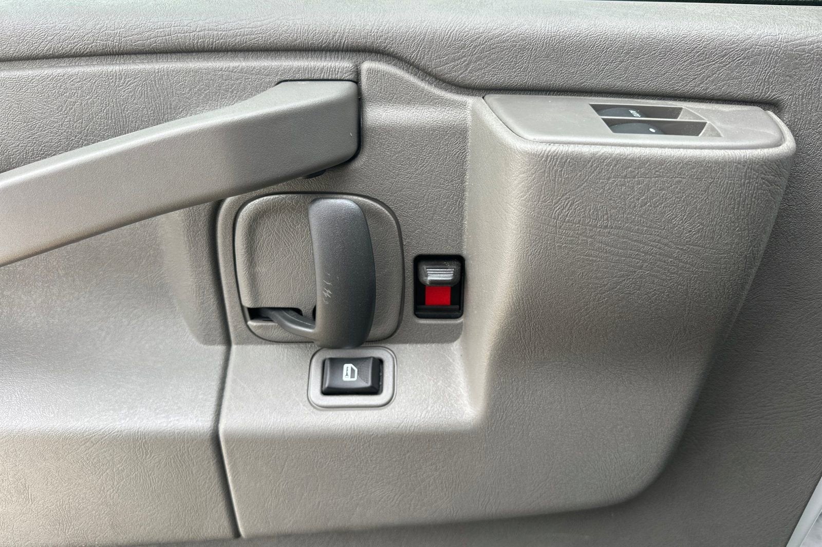 2024 Chevrolet Express Cutaway 3500 1WT