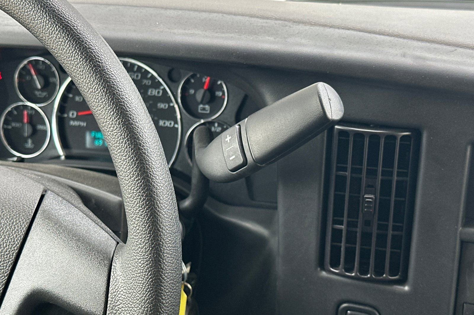 2024 Chevrolet Express Cutaway 3500 1WT