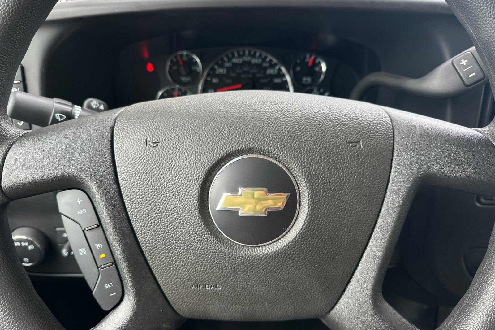 2024 Chevrolet Express Cutaway 3500 1WT