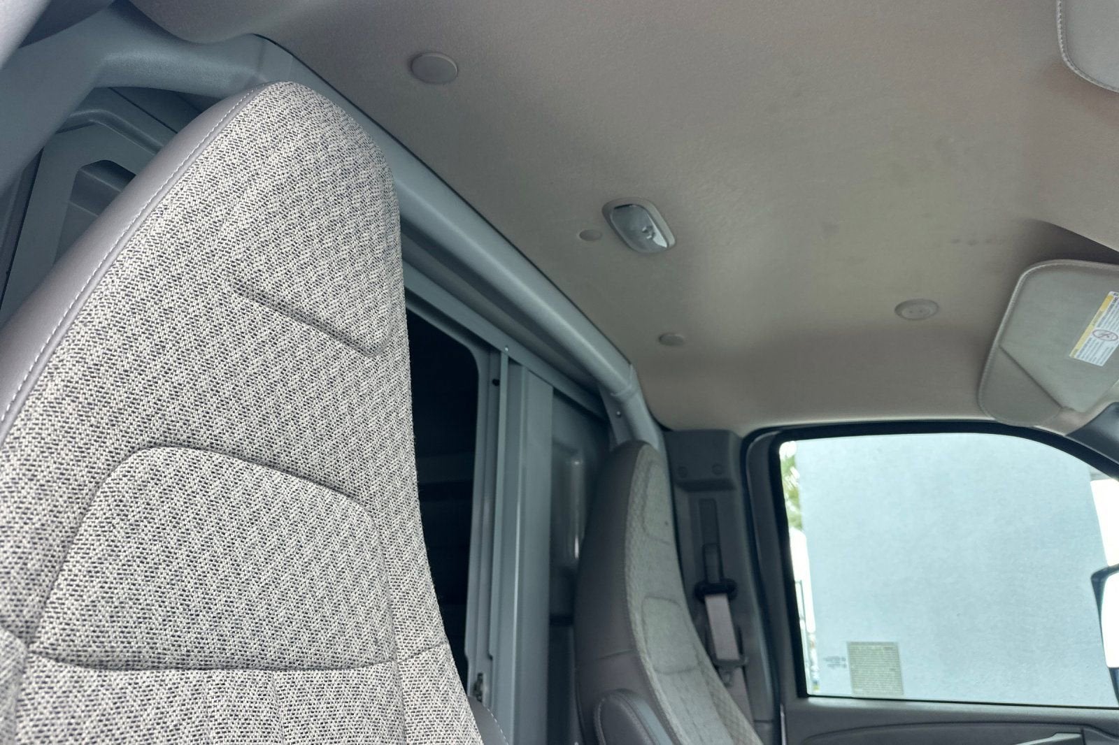 2024 Chevrolet Express Cutaway 3500 1WT