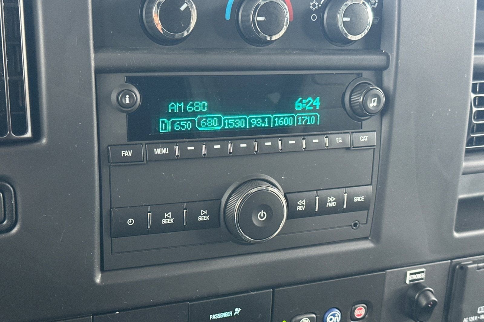 2024 Chevrolet Express Cutaway 3500 1WT