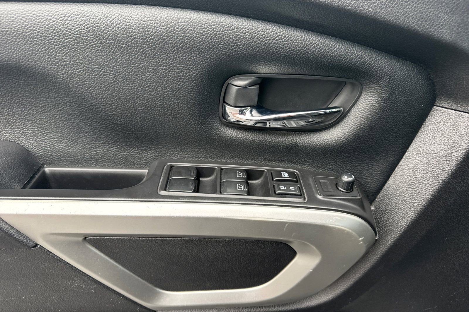 2022 Nissan Titan SV