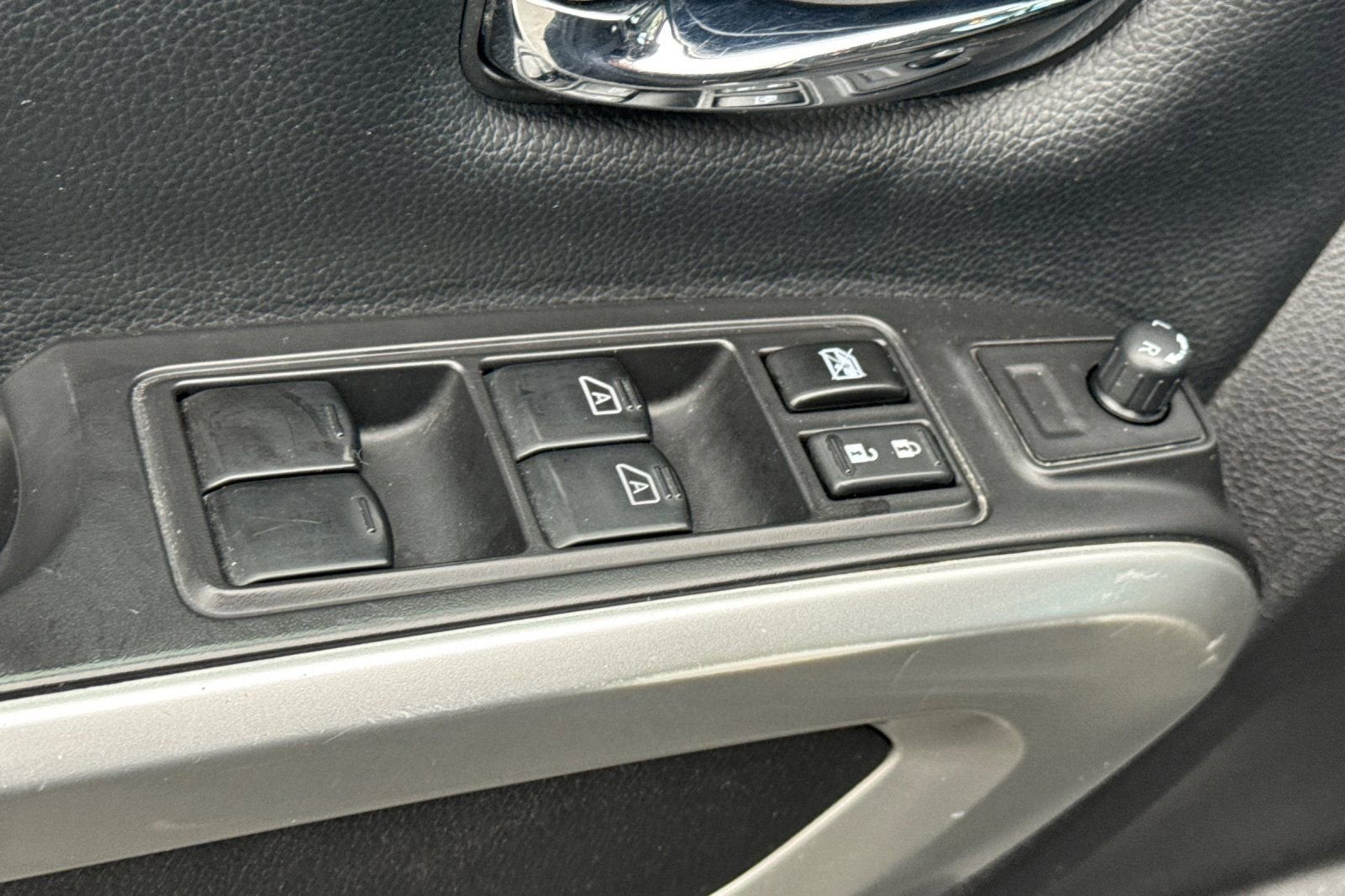 2022 Nissan Titan SV