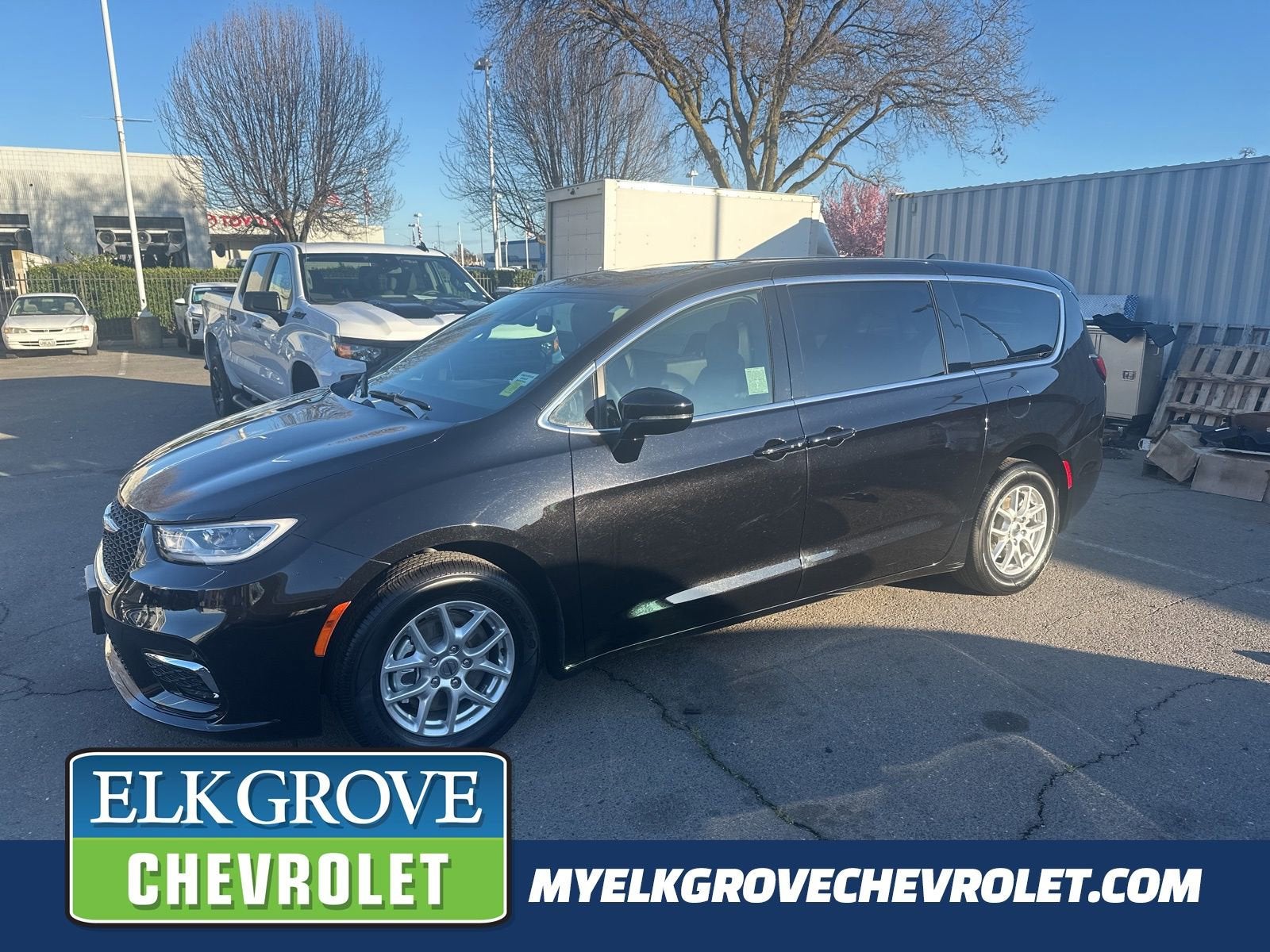 2025 Chrysler Pacifica Select