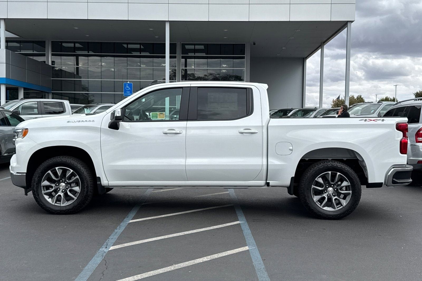 2025 Chevrolet Silverado 1500 LT (2FL)
